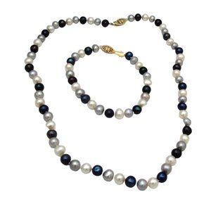 Freshwater Pearl Necklace and Bracelet